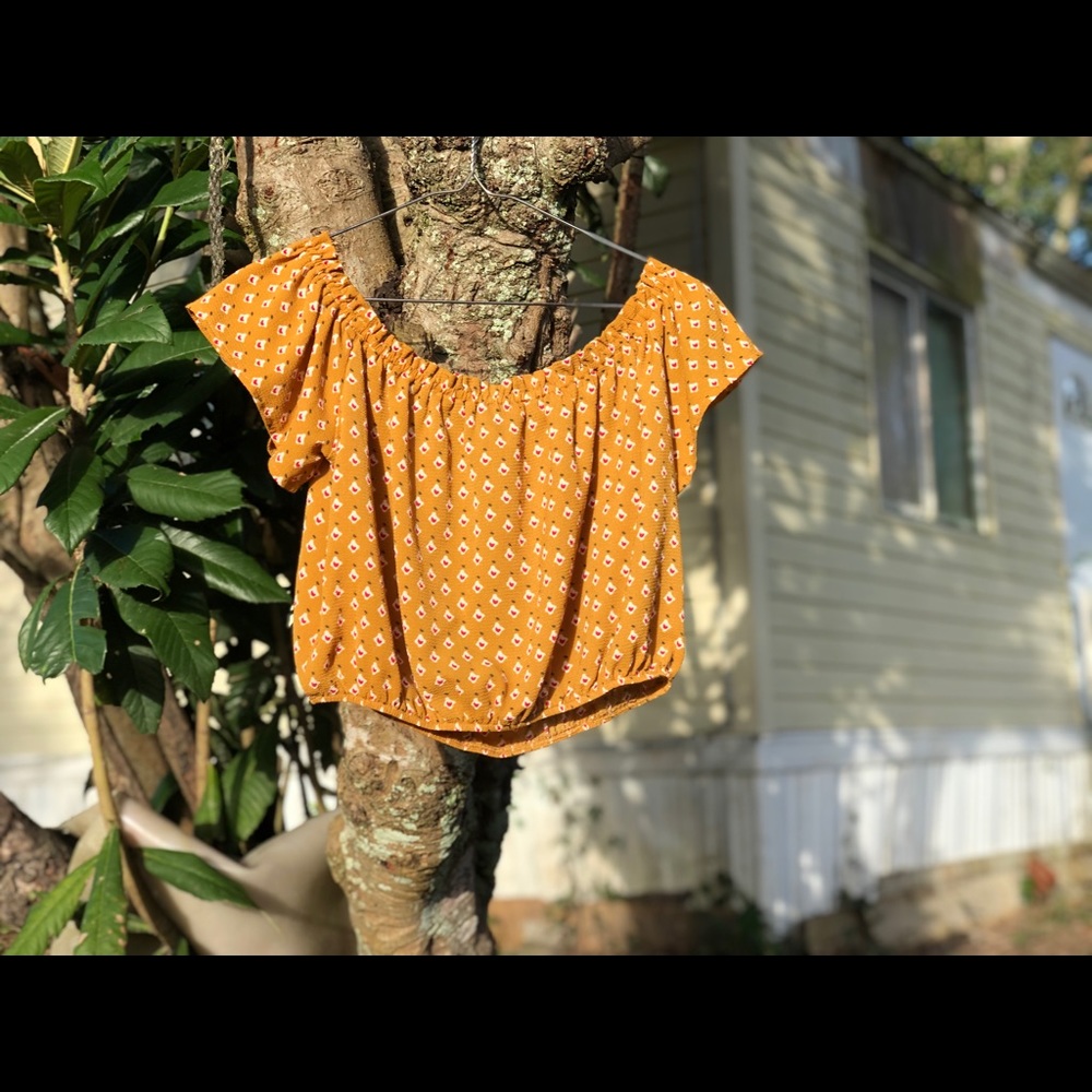 Crop top very  cute for any occasion also stylish!